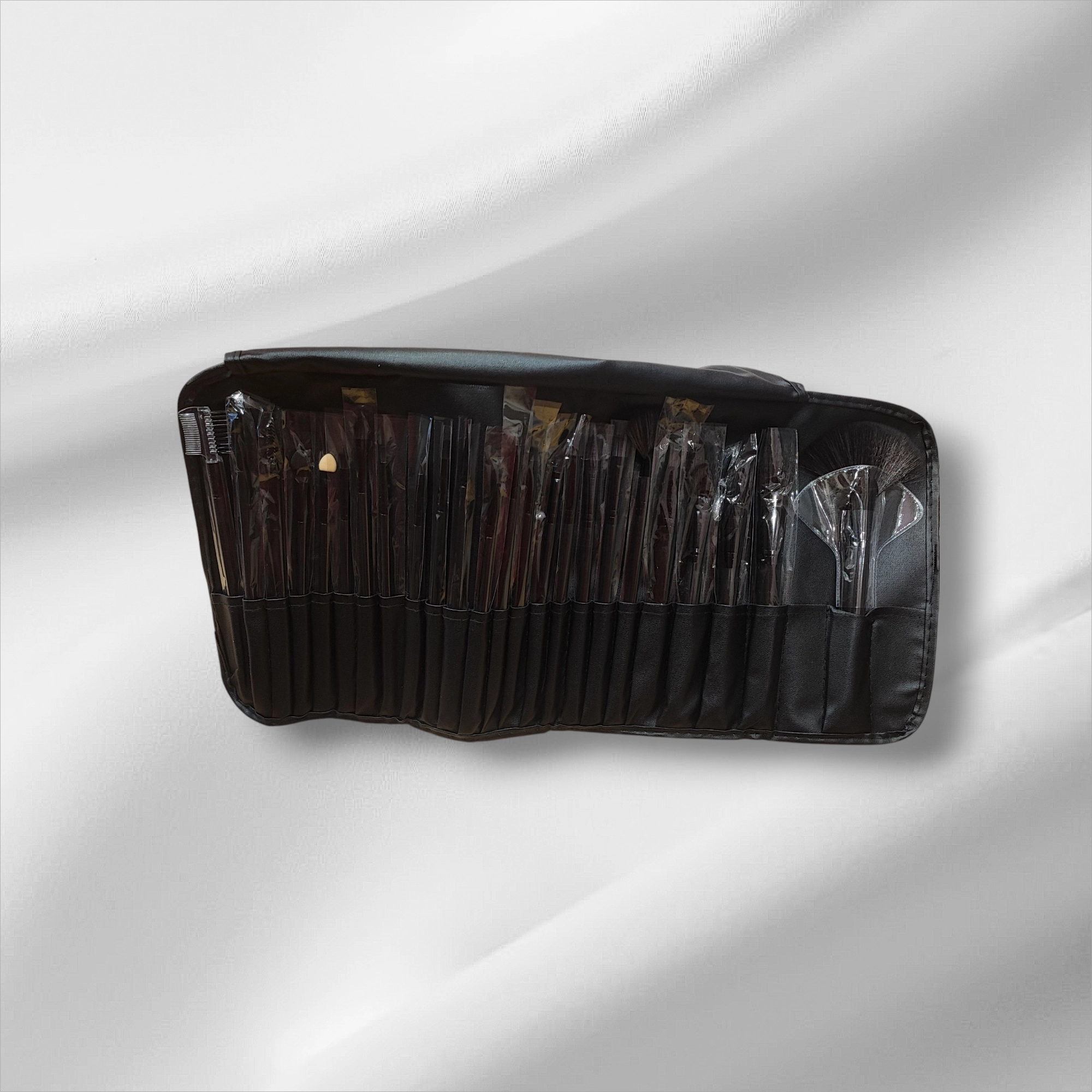 Θήκη με 24 πινέλα μακιγιάζ σε μαύρη απόχρωση