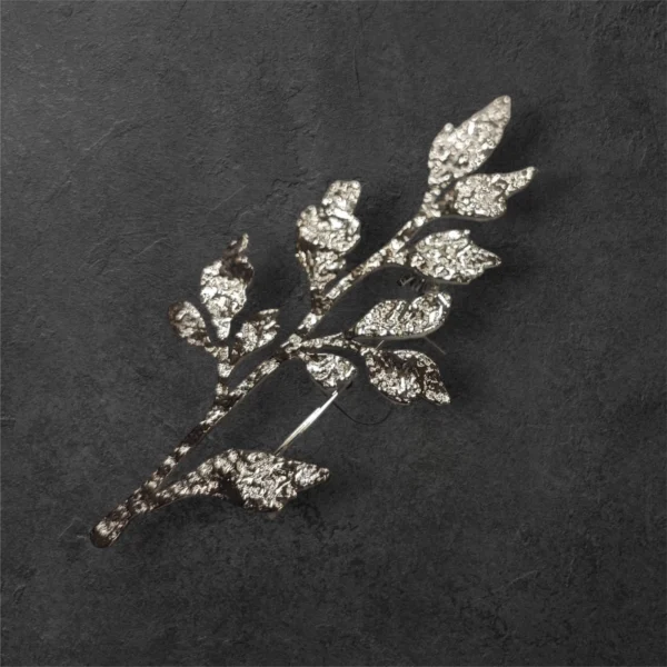 Ατσάλινη καρφίτσα με ασημένια φύλλα