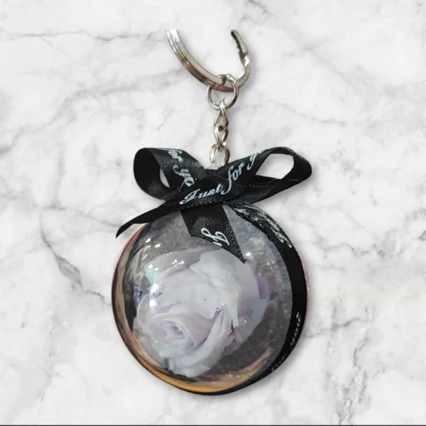 Forever rose μπρελοκ σε λιλά απόχρωση μέσα σε μπάλα