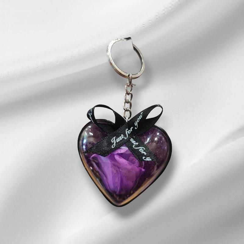 Forever rose μπρελοκ σε μόβ απόχρωση μέσα σε καρδιά