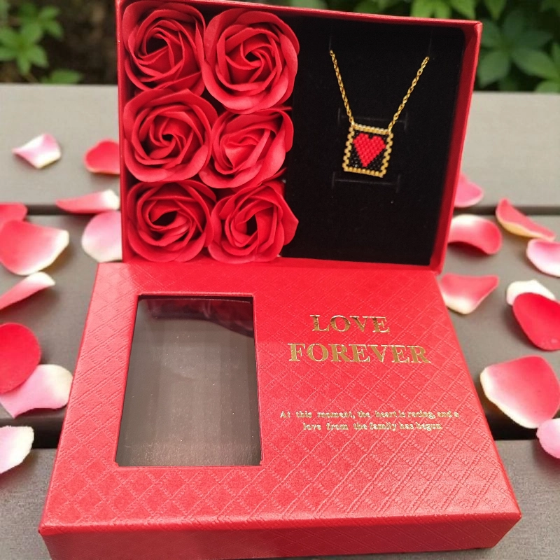 Σετ 6 κόκκινα τριαντάφυλλα κόκκινα με ατσάλινο κολιέ