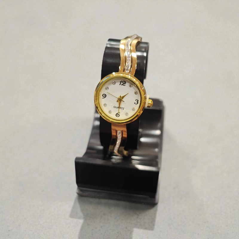 Βραχιόλι ατσάλινο με ρολόι και στρας σε χρυσή απόχρωση