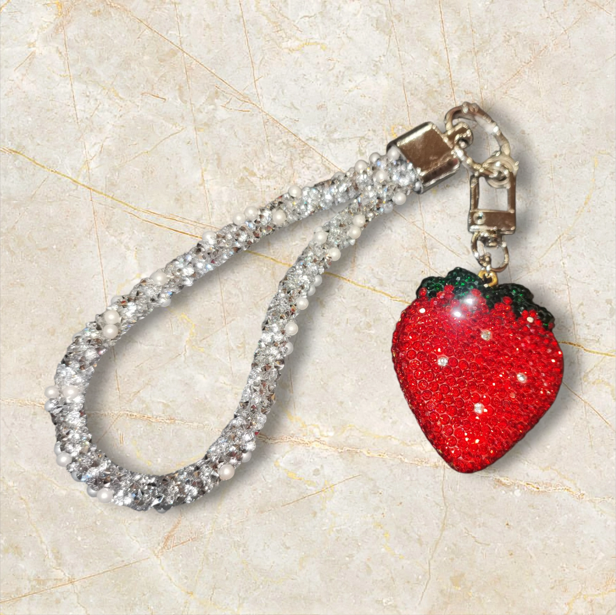 Μπρελόκ φράουλα στρας μαζί με αλυσίδα κινητού