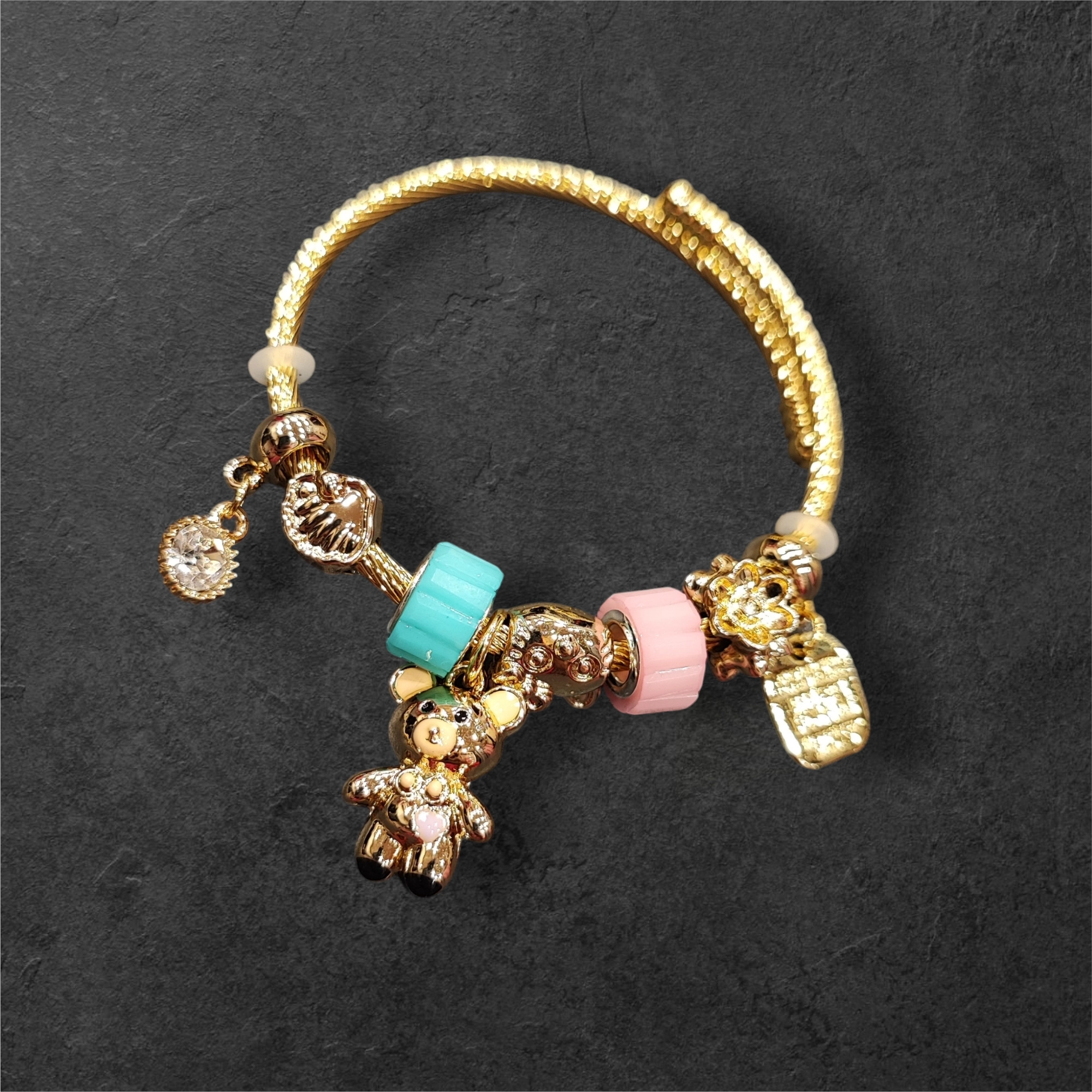 Ατσάλινο βραχιόλι με κρεμαστά charms