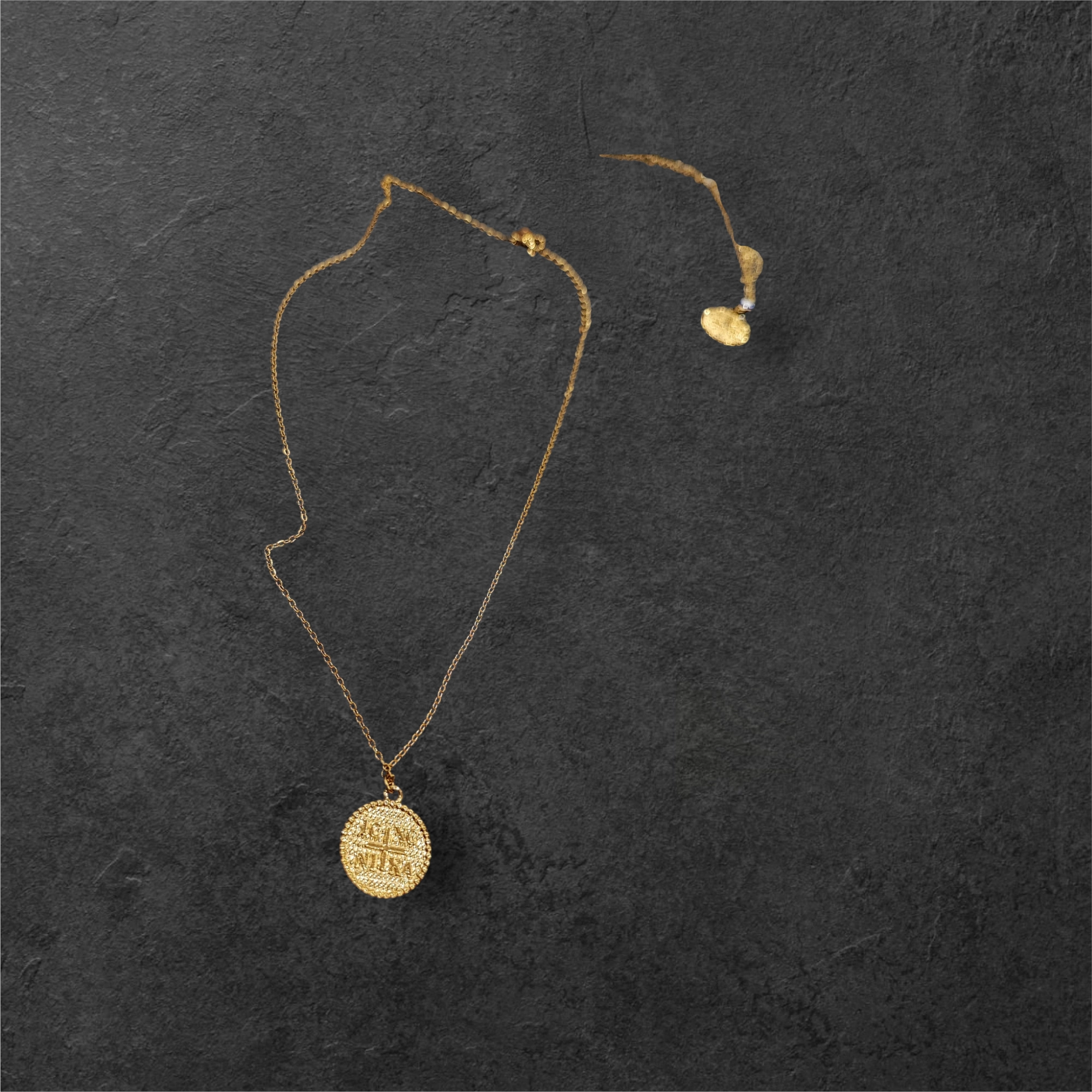 Ατσάλινο κολιέ κωνσταντινάτο διπλής όψεως σε χρυσή απόχρωση