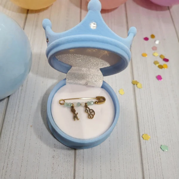 Ατσάλινη καρφίτσα για νεογέννητο αγοράκι με αυτοκινητάκι