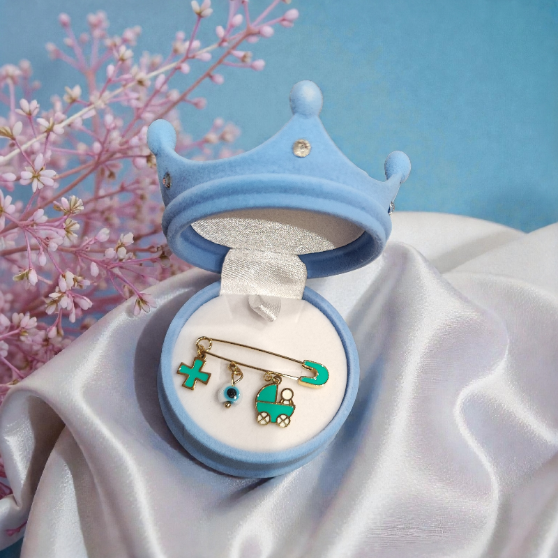 Ατσάλινη καρφίτσα για νεογέννητο αγοράκι με σταυρό,καροτσάκι,ματάκι